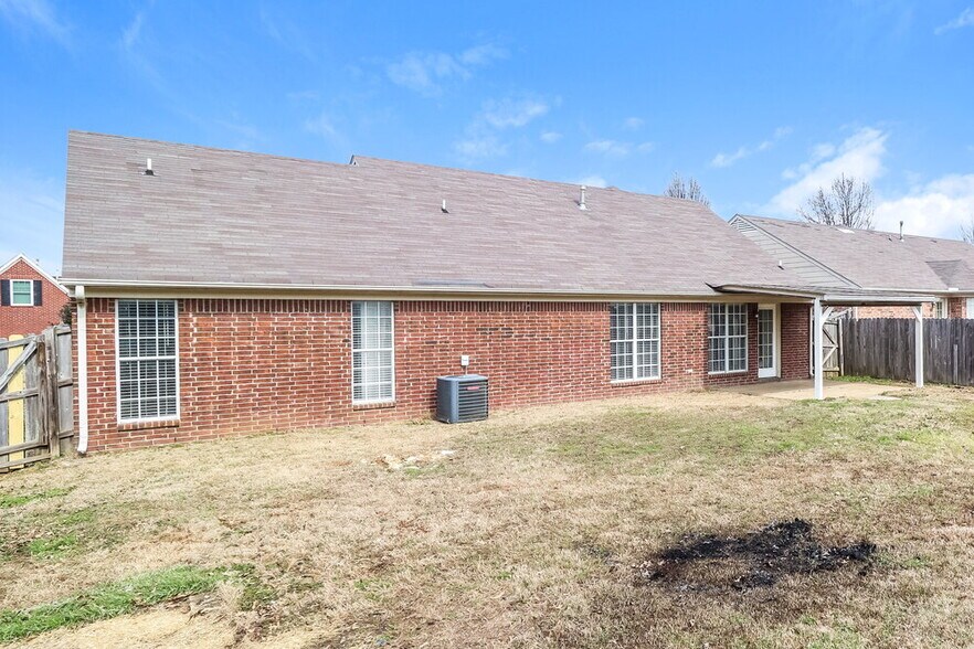 Building Photo - 1741 Madison Cove E