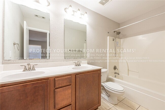 Building Photo - 1137 S Holland Dr