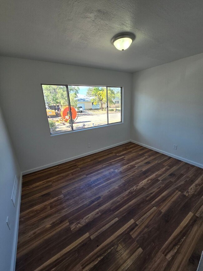 Building Photo - Nice size 4 Bedroom  2 Bath with 2 living ...