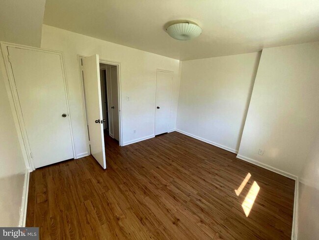 Building Photo - 6180 Greenwood Dr