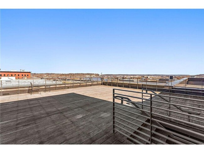 Building Photo - Spacious, Loft in Union Depot with Awesome...