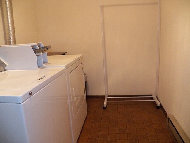 Building Photo - 1008 Bridgit Ct SE