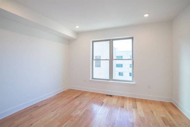 Building Photo - 2022 N 5th St