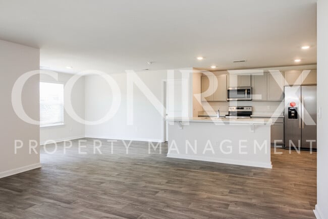 Building Photo - Charming 3 Bed, 2 Bath