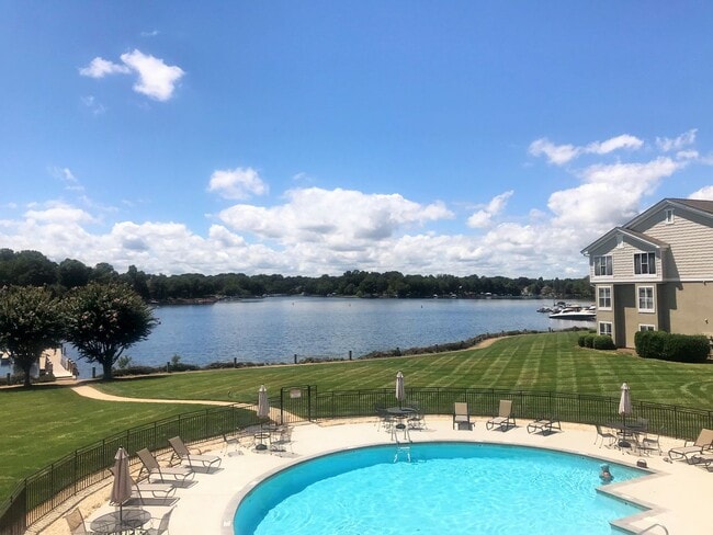 Primary Photo - 2BR Waterfront Condo in Davidson. Enjoy Beautiful Year Round Lake Views!