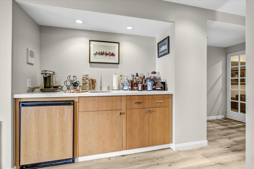 Building Photo - 2740 Highland Way