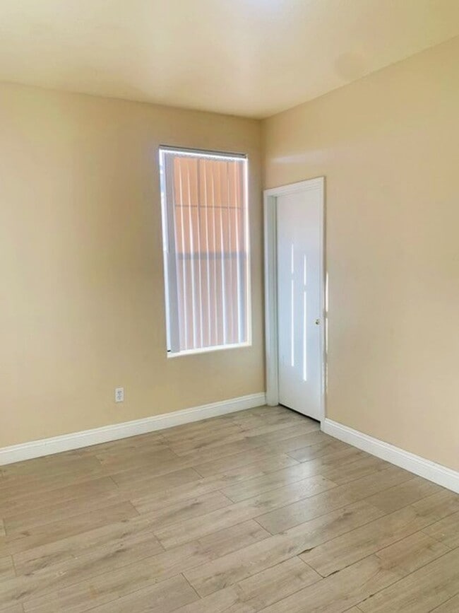Building Photo - Single story 3 bed 2 baths property inside the gated Cactus Springs community! Home has all LVP a...