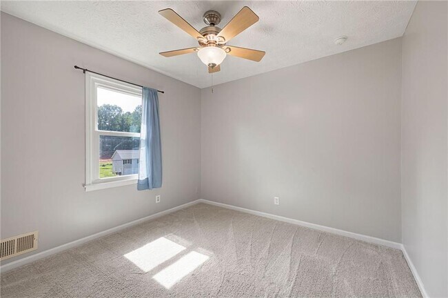 Building Photo - 387 Pine Acres Dr