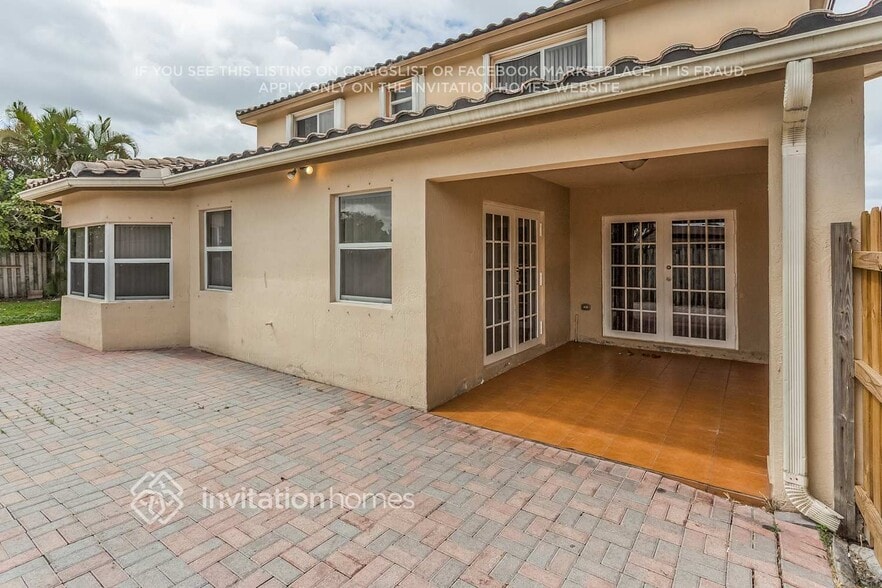 Building Photo - 9229 SW 157th Ct