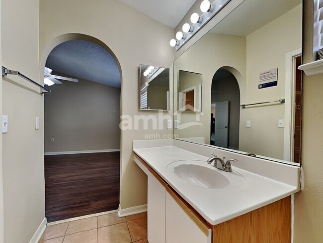 Building Photo - 3416 Lawn Tennis Dr