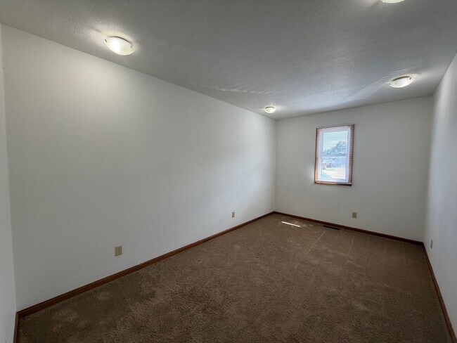 Building Photo - 104 S Short St