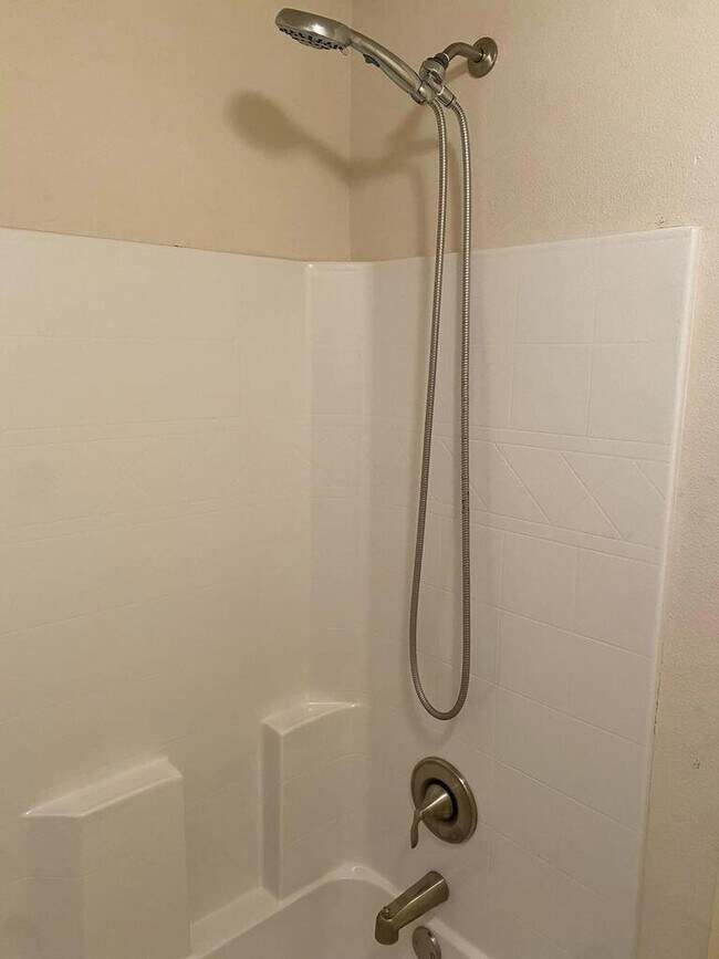 Building Photo - 5910 NW Java Ct