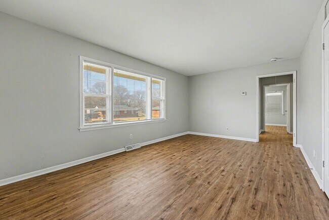 Building Photo - Stunning 3 bedroom 1 bath Home For Rent