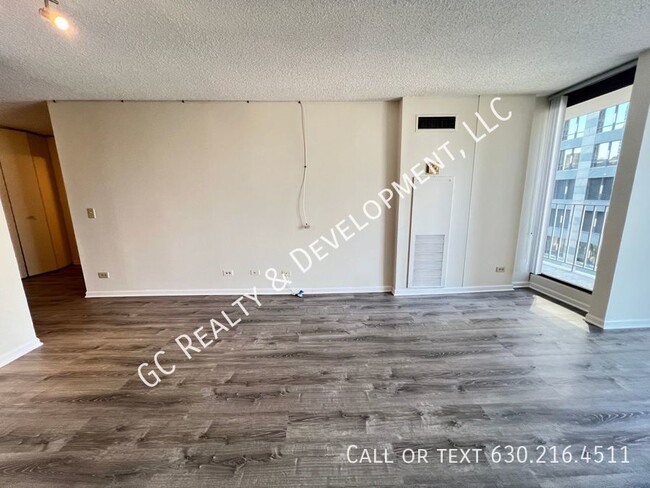 Building Photo - ***CHICAGO LOOP - 1 BDRM CONDO / FULL AMEN...