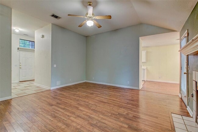 Building Photo - 109 Azalea Dr