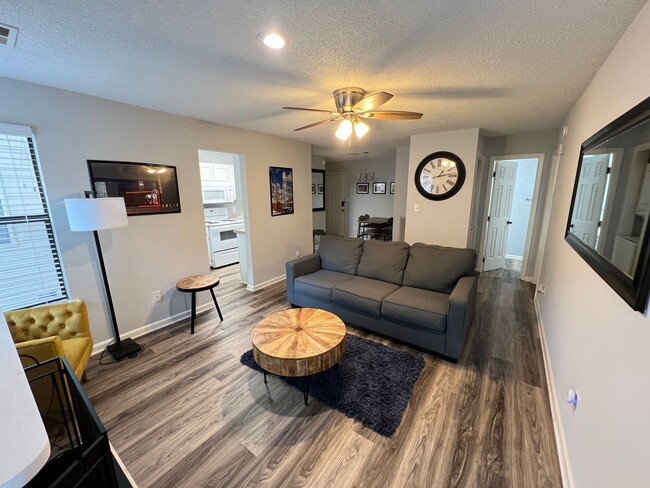 Primary Photo - Updated 1 Bed 1 Bath Condo Near SouthPoint!