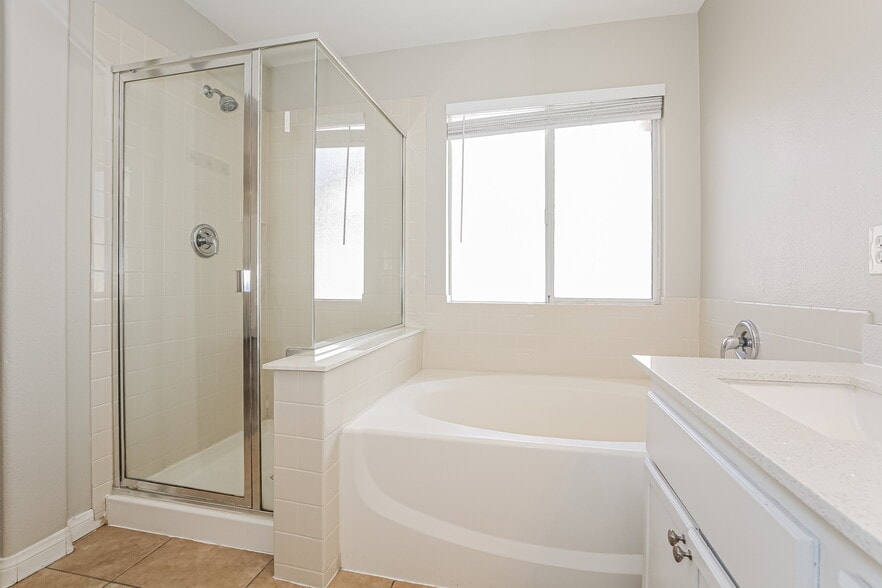 Building Photo - 1152 Maple Pines Ave