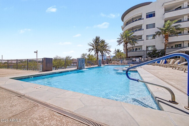 Building Photo - 945 E Playa Del Norte Dr
