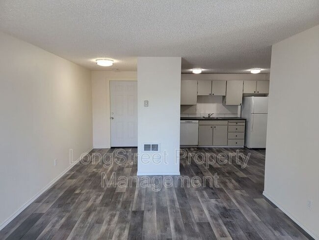 Building Photo - 627 3rd St