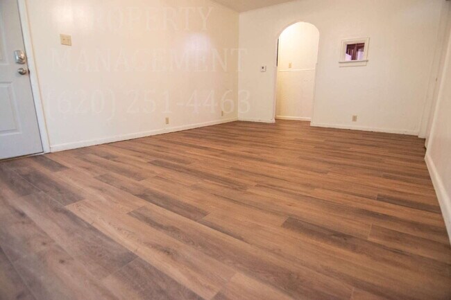 Building Photo - 2-Bedroom Duplex