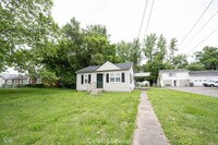 Building Photo - 1615 E Southport Rd