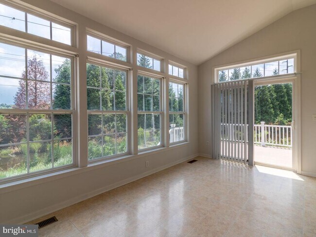 Building Photo - 31171 Mills Chase Dr