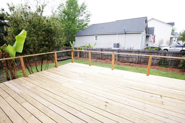 Building Photo - Available now. Beautiful fully renovated 3...