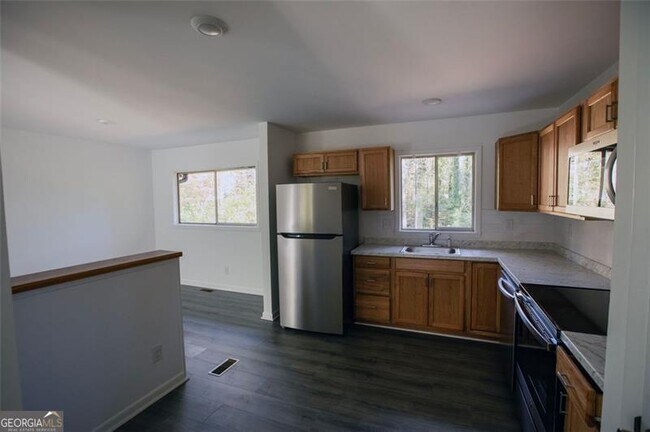 Building Photo - 2879 Tiffany Dr SW