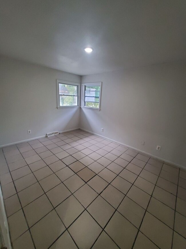 Building Photo - 5541-5543 N 35th St. (Duplex)