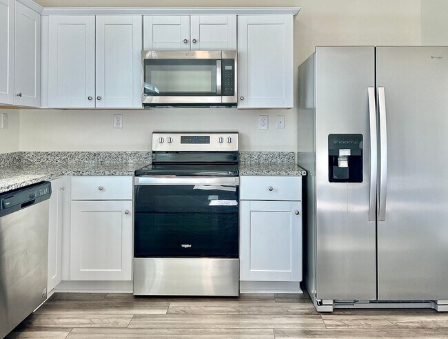 Building Photo - 14346 Elkhorn Crest