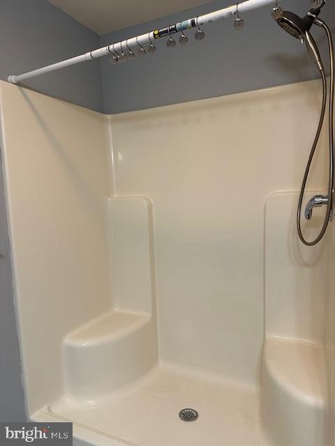 Building Photo - 6402 Creekbend Dr