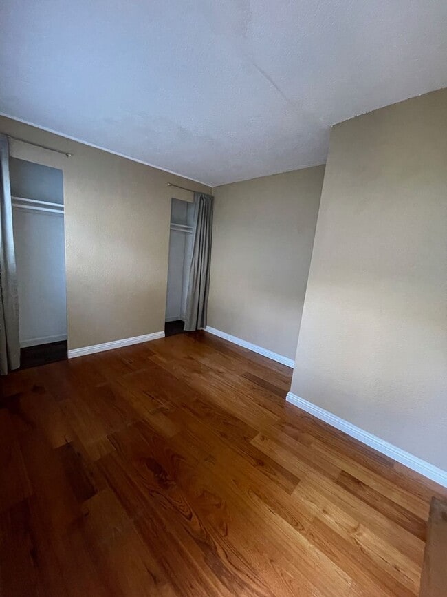 Building Photo - Ward St LO