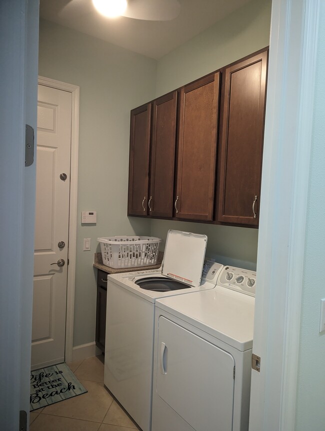 Laundry room off of garage - 9469 Isla Bella Cir