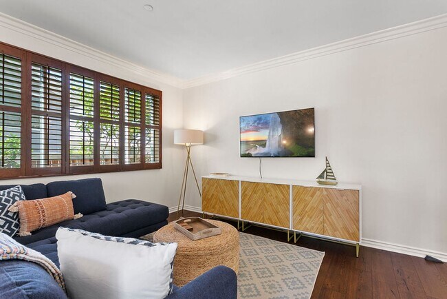 Building Photo - Exquisite beach home with Ocean and Harbor activities abound!