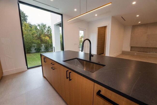 Building Photo - 3010 W Trilby Ave