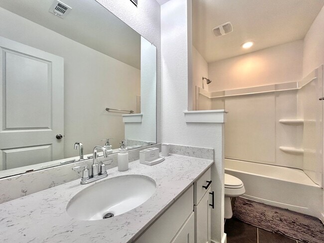 Building Photo - 1357 Kneehigh Ln