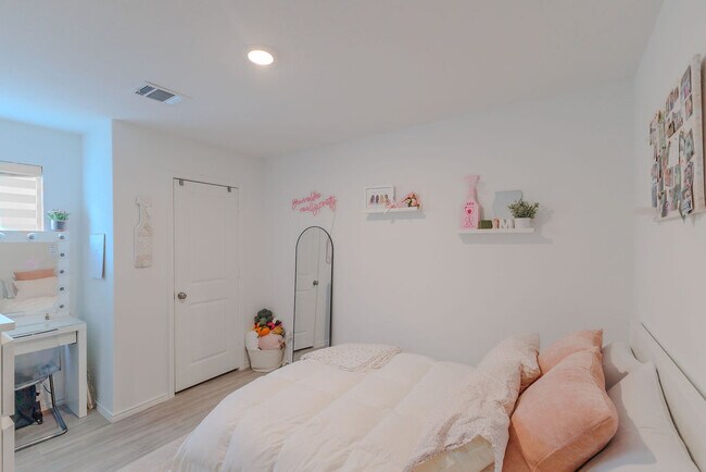 Building Photo - 10502 Torroja Wy