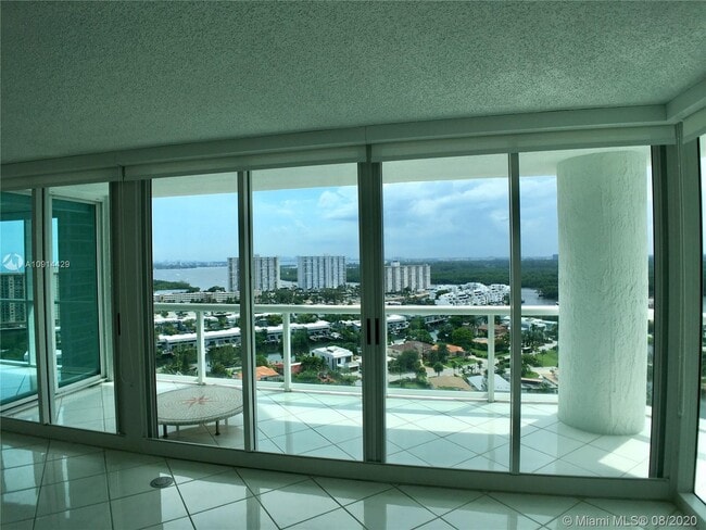 Building Photo - 16400 Collins Ave