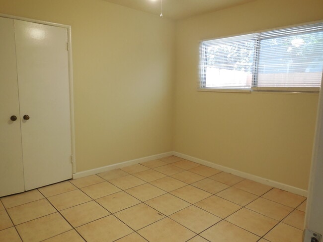 Building Photo - 437 Walnut Ave