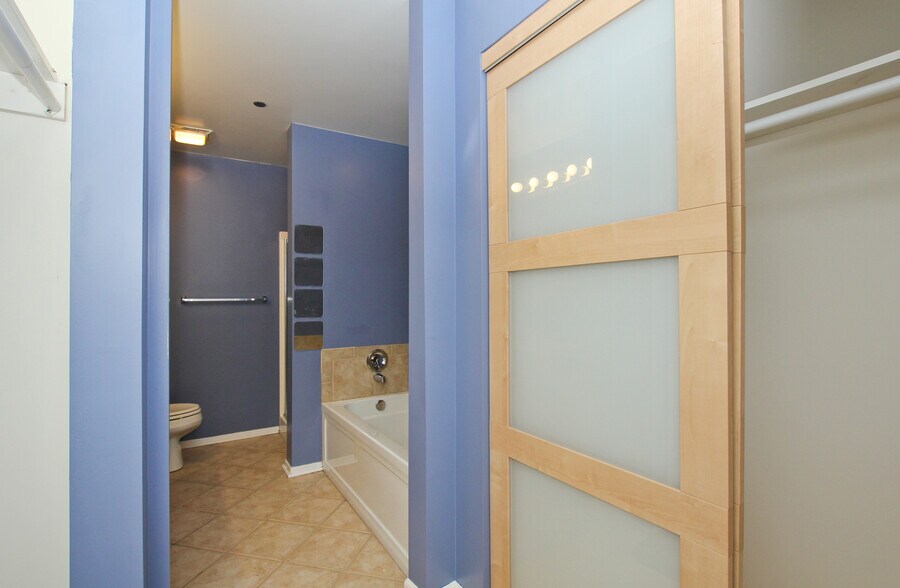 Building Photo - 51 W 15th St