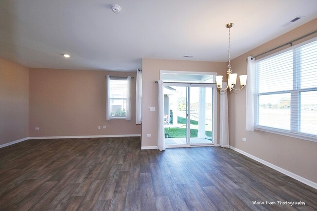 Building Photo - 325 Sussex Ln