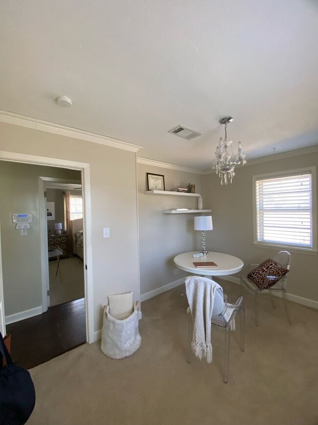 Building Photo - Contact Peggy 501 676 1758