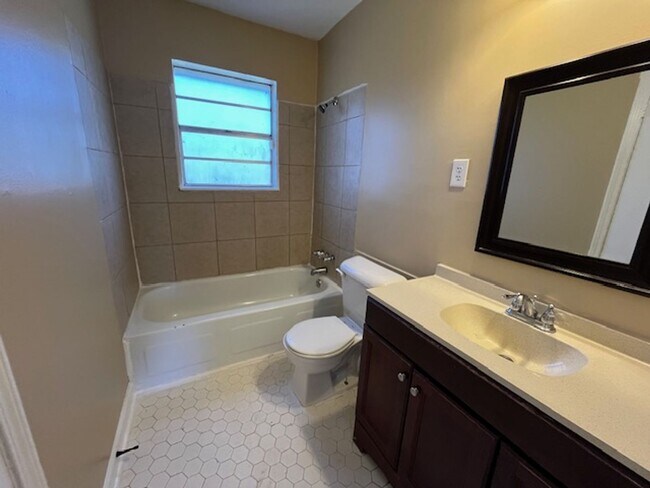 Building Photo - Renovated 3 Bedroom 1 Bath Home for Rent!!