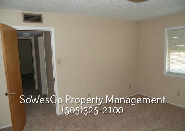 Building Photo - Three Bedroom Two Bath Home with Two Car Garage