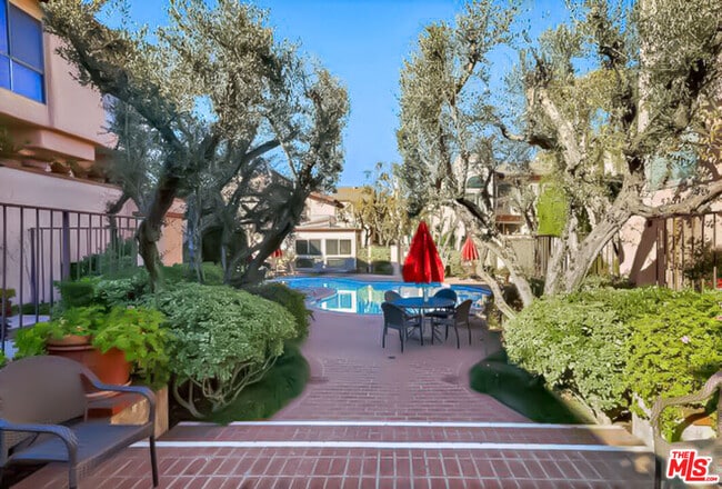 Building Photo - 5311 Coldwater Canyon Ave