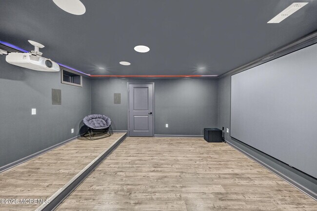 Building Photo - 319 Tulip Ct