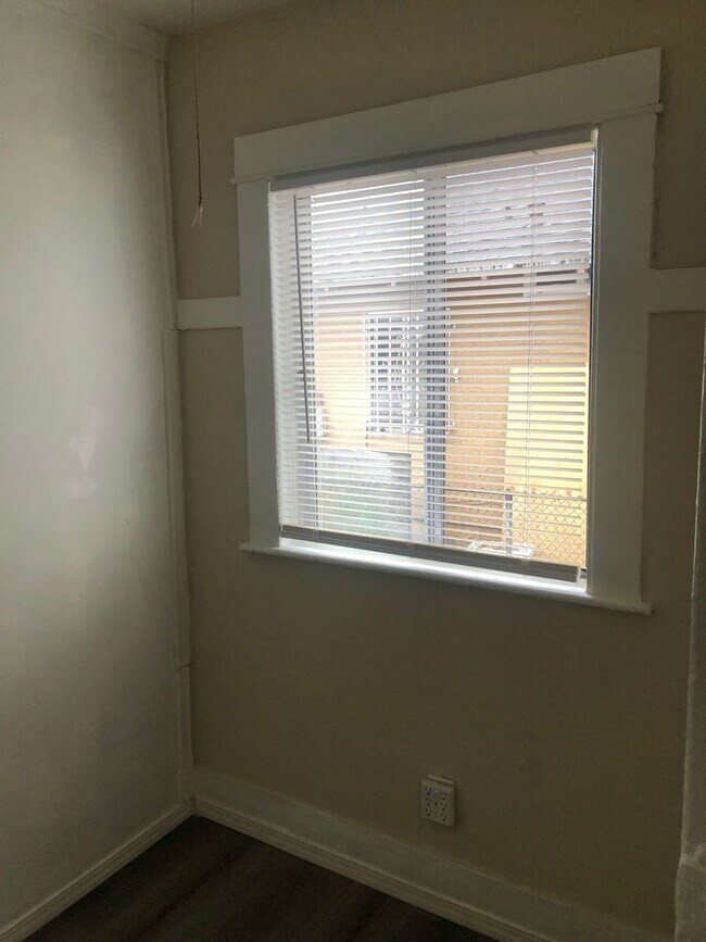 Building Photo - 1380 Gaviota