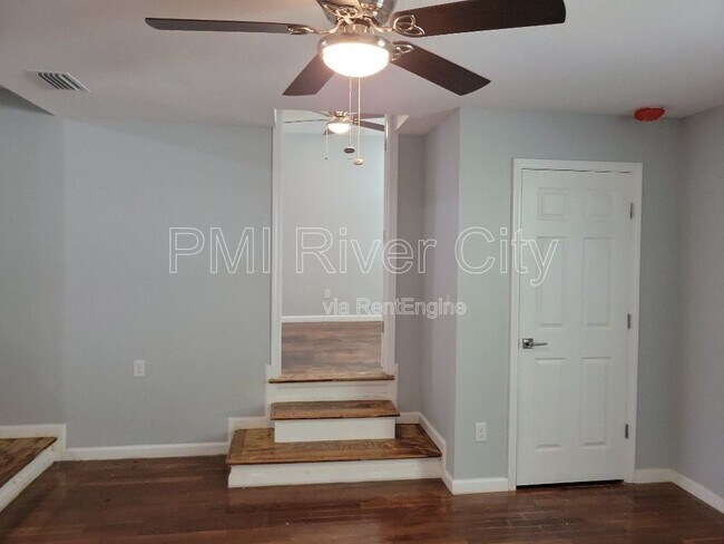 Building Photo - 1356 River Hills Cir E