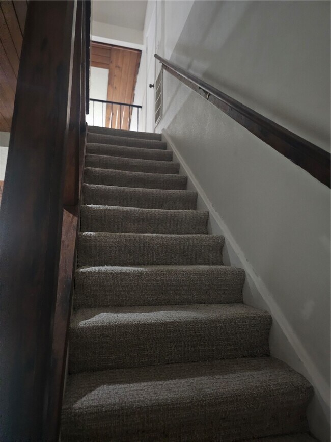 Building Photo - 4011 Alshire Dr