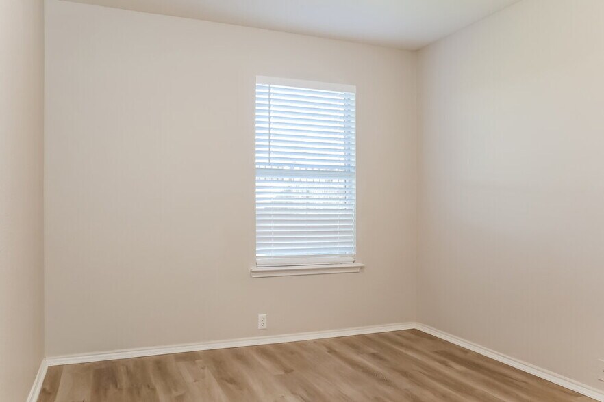 Building Photo - 4004 Sonoma Dr